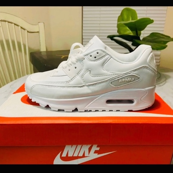 Nike Shoes - NIKE Air Max 90 size 7 NWT